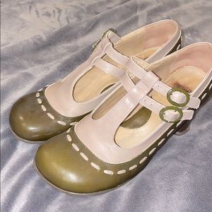 Fluevog Operetta- Olive and tan